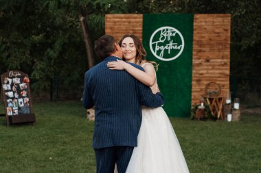 Gelin ve damadın ilk dansı ağır dumanla