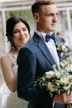 Gelin ve damadın parktaki ilk buluşması.