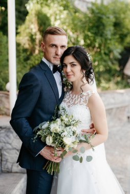 Gelin ve damadın parktaki ilk buluşması.