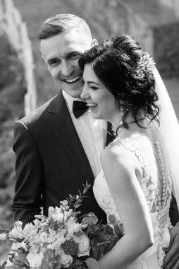 Gelin ve damadın parktaki ilk buluşması.