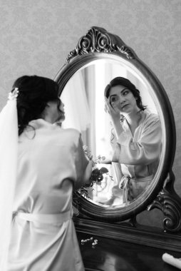 morning of the bride with the creation of the image of makeup and the creation of hairstyles