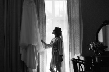 morning of the bride with the creation of the image of makeup and the creation of hairstyles