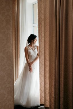 morning of the bride with the creation of the image of makeup and the creation of hairstyles