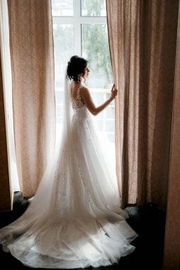 morning of the bride with the creation of the image of makeup and the creation of hairstyles