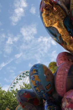 Güzel, balonlu halk festivali, atlı karınca ve dönme dolap, Paderborn, Kuzey Ren Westphalia, Almanya