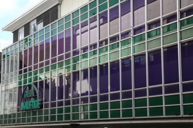 Paderborn, Kuzey Ren Westphalia, Almanya, 15 Mayıs 2023 Paderborn alışveriş caddesindeki Kaufhof Galeria mağazası 30 Haziran 2023 'te kapanacak.,