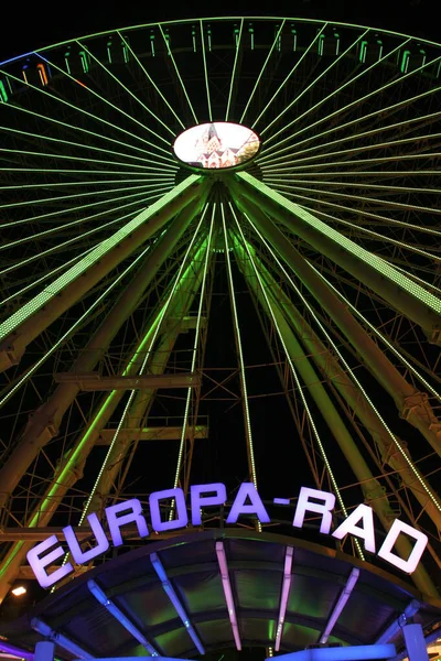 パデルボーン ドイツ ジュリー 2023 ジョリ リボリ 偉大なフォークフェスティバルは 多くのカルーセルでパデルボーンで行われます — ストック写真