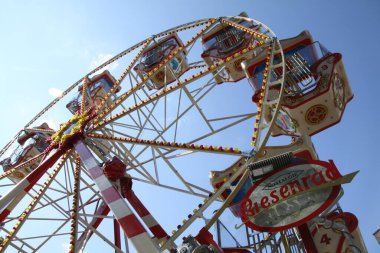 Paderborn, Nrw, Almanya, 26 Temmuz 2023, adil, tivoli, libori festivali vesilesiyle büyük halk festivali, çocuk dönme dolap,