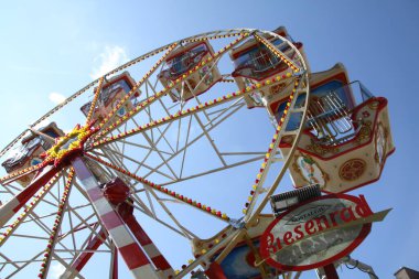 Paderborn, Nrw, Almanya, 26 Temmuz 2023, adil, tivoli, libori festivali vesilesiyle büyük halk festivali, çocuk dönme dolap,