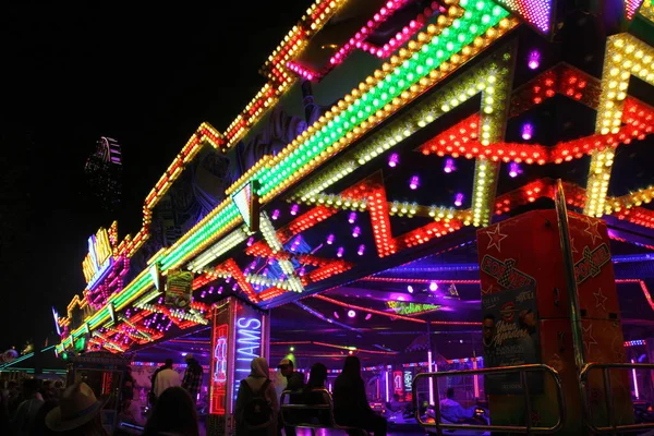 Paderborn, nrw, Almanya, juli, 25., 2023; araba scooter, ışıklandırılmış atlıkarınca, folkfestival libori, tivoli, paderborn