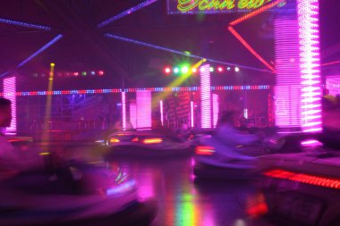 Paderborn, Nrw, Almanya, 25 Temmuz 2023, halk festivali, liborifestival, atlıkarınca çarpışması, uzun süre maruz kalma,