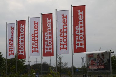 Paderborn, Nrw, Almanya, 26 Nisan 2024, Hoeffner mobilya mağazası, giriş bölgesi.,