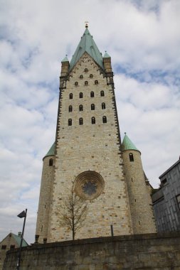 Paderborn, Kuzey Ren-Vestfalya, Almanya 'daki katedralin manzarası,