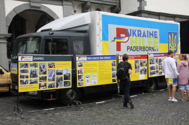 Paderborn, NRW, Almanya, Temmuz, 8. 2024, Ukraynalı insanlar Kiev 'deki çocuk hastanesinin Rusya tarafından bombalanması nedeniyle gösteri yapıyorlar.