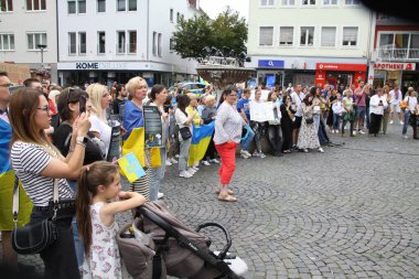 Paderborn, NRW, Almanya, Temmuz, 8. 2024, Ukraynalı insanlar Kiev 'deki çocuk hastanesinin Rusya tarafından bombalanması nedeniyle gösteri yapıyorlar.