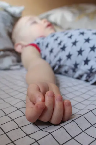 bebek eli makroyu kapat