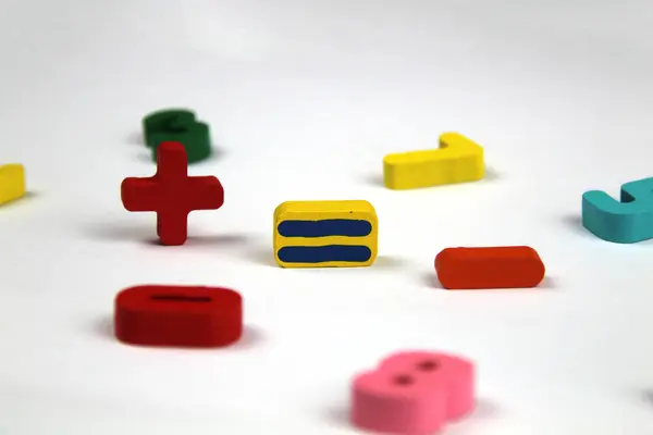 Artı, eşit, eksi - matematiksel işaretler. Öğrenme kavramı