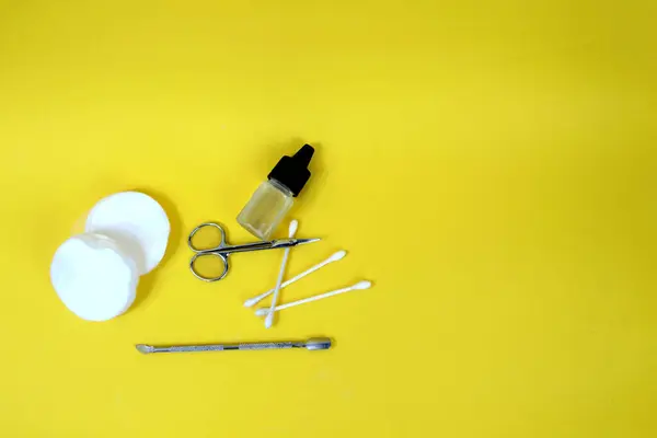 Evde güzel bir manikür malzemesi.