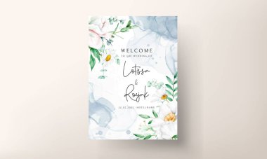 Beyaz çiçekli düğün davetiyesi şablonu