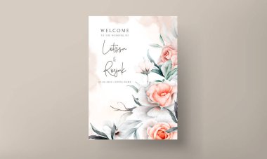 Zarif şeftali çiçeği ve gri çiçekli düğün davetiyesi.