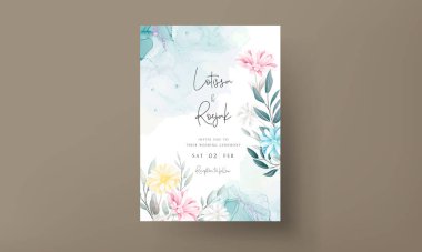 Güzel papatya çiçeği çizili düğün davetiyesi