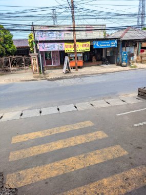 Şehirdeki yol tabelası