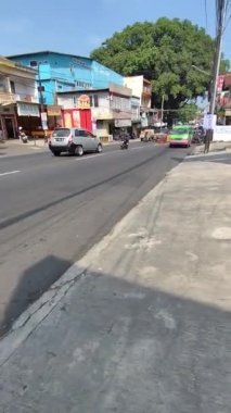 Bogor, Batı Java 'da araba yolda.