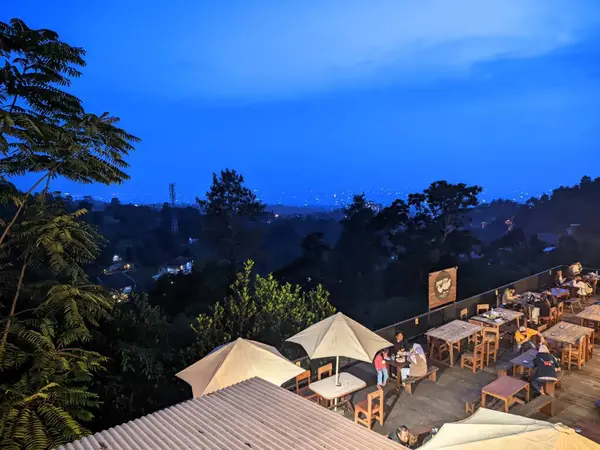 Şehrin güzel gece manzarası