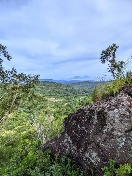 Dağlardaki güzel dağ manzarası