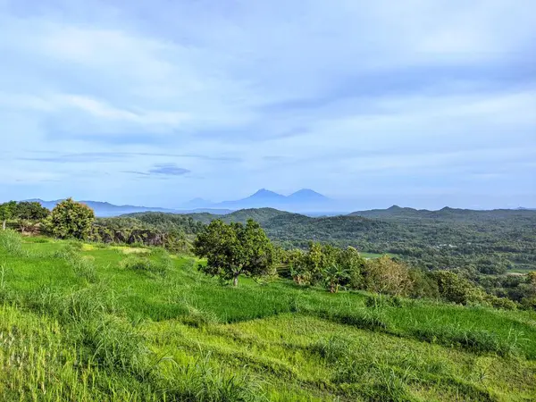 Sabah güzel dağ manzarası