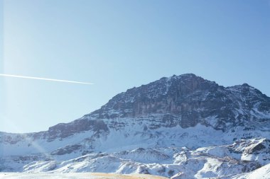 Şafak vakti Aragats Dağı 'nın tepesinde.