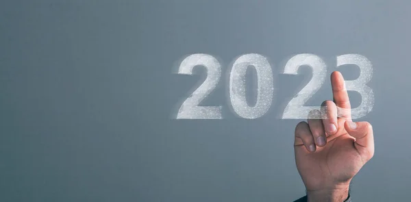 Sanal Ekranda 2023 Ağı Ekranda Tıklayan Adam — Stok fotoğraf