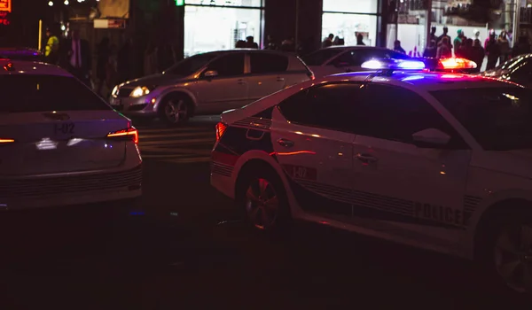 Полицейская Машина Ночном Городе — стоковое фото
