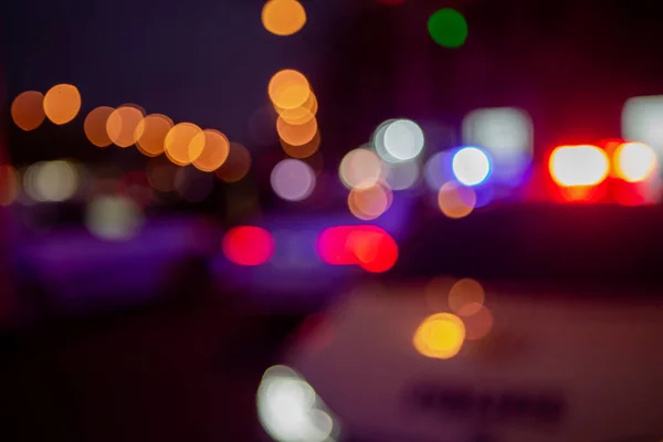 Polis Arabası Gece Kentinde Duruyor — Stok fotoğraf
