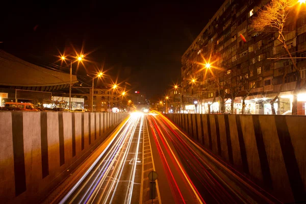 Φως Γραμμές Στην Πόλη Από Αυτοκίνητα Νύχτα — Φωτογραφία Αρχείου