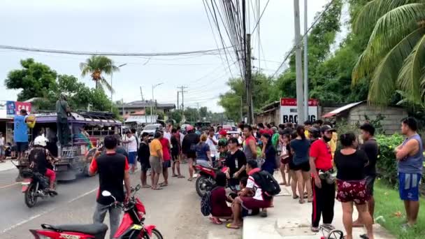Pijany Motocyklista Uderzył Samochód Tłum Ludzi Zgromadził Azję Filipiny Motocyklista — Wideo stockowe