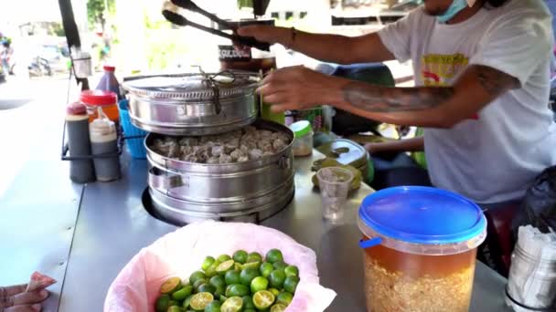 Street Food Cart Furnizor Produse Alimentare Din Bucătăria Asiatică Aburi — Videoclip de stoc