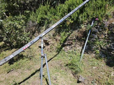 Cinque Terre, İtalya 'da üzüm taşıma sisteminin kapatılması. Şarap üzümleri için demiryolu ile dik tepe.