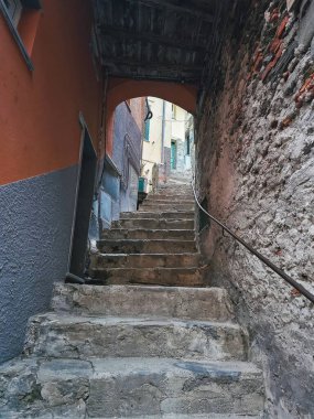 Punta Mesco harabeleri ve Monterosso İtalya 'daki Aziz Antonio inzivası..