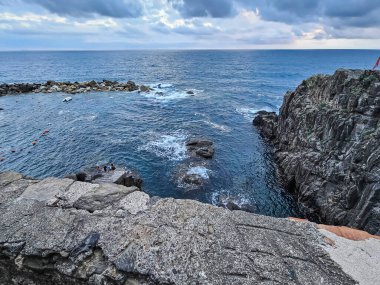 Punta Mesco harabeleri ve Monterosso İtalya 'daki Aziz Antonio inzivası..
