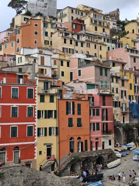 Punta Mesco harabeleri ve Monterosso İtalya 'daki Aziz Antonio inzivası..