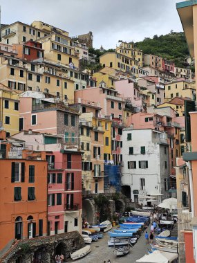 Punta Mesco harabeleri ve Monterosso İtalya 'daki Aziz Antonio inzivası..
