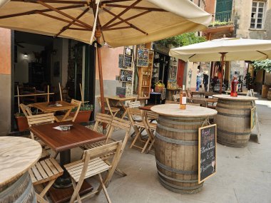 Punta Mesco harabeleri ve Monterosso İtalya 'daki Aziz Antonio inzivası..