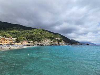 Punta Mesco harabeleri ve Monterosso İtalya 'daki Aziz Antonio inzivası..