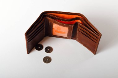 Üç Norveç kroneri ve boş bir cüzdan.. 