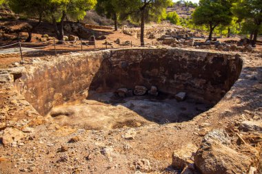 Lavrion Antik Gümüş Madenleri 'nin tarihi yerinde etkileyici bir manzara. Yüksek kalite fotoğraf