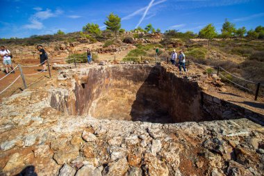 Lavrion Antik Gümüş Madenleri 'nin tarihi yerinde etkileyici bir manzara. Yüksek kalite fotoğraf
