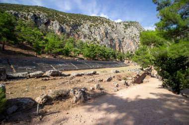Eski Stadyum, Delphi, UNESCO Dünya Mirası Alanı. Yunanistan 'daki ünlü arkeoloji sitesi. Appollo Tapınağı Tanrısı. Antik amfitiyatro manzarası. Yüksek kaliteli fotoğraf.