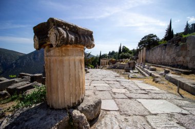 Delphi Oracle of Delphi Arkeolojik Harabeleri 'ndeki Atina Hazinesi, Apollo Tapınağı ve Antik Sığınak. Yüksek kalite fotoğraf