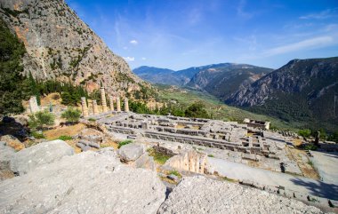 Delphi Oracle of Delphi Arkeolojik Harabeleri 'ndeki Atina Hazinesi, Apollo Tapınağı ve Antik Sığınak. Yüksek kalite fotoğraf